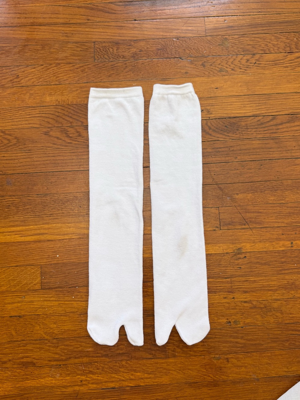 ✿ White Tabi Split Toe Crew Socks • Cotton Blend • New